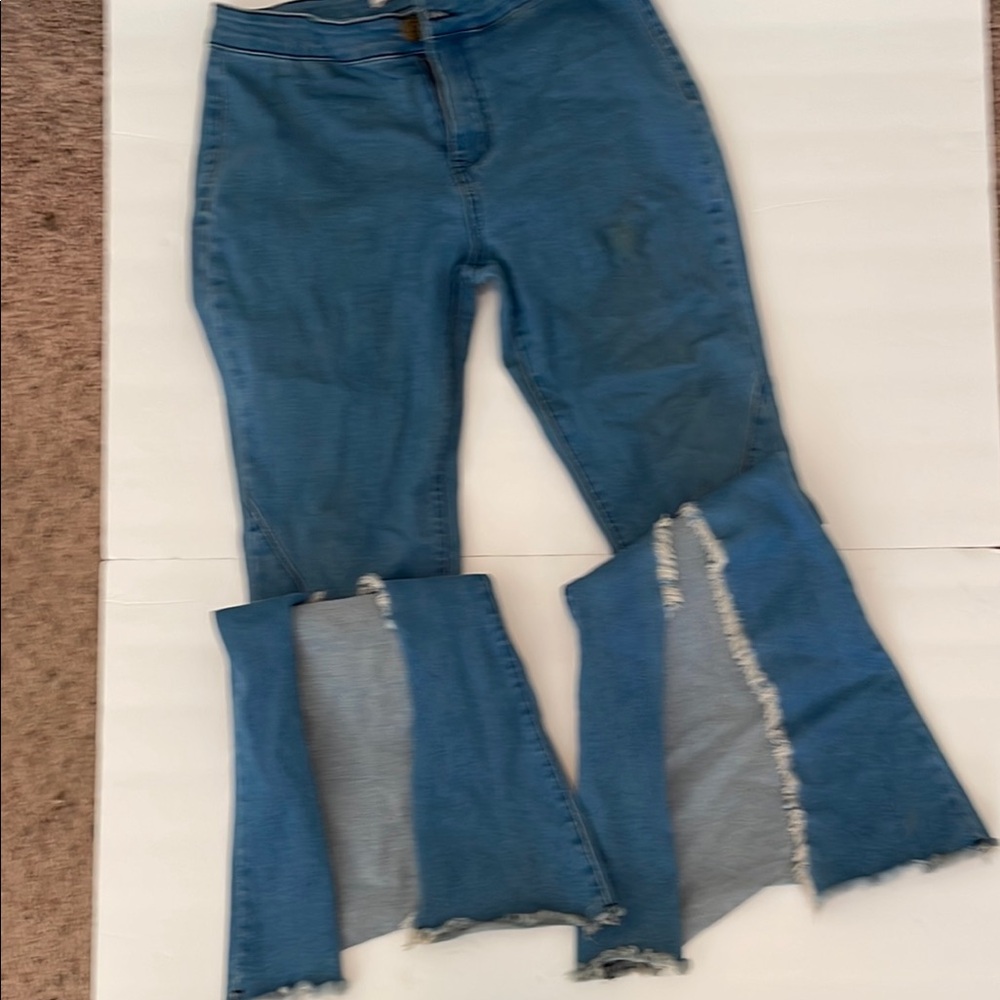 Super Cute! Fitting Blue Flared/Bell Denim Jeans